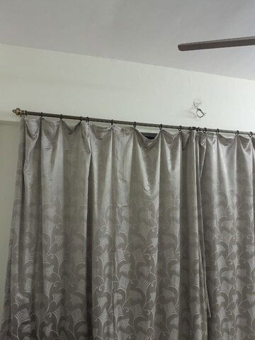 Bedroom in 2 BHK Apartment at Tulsi Building, Borivali East – for Rent