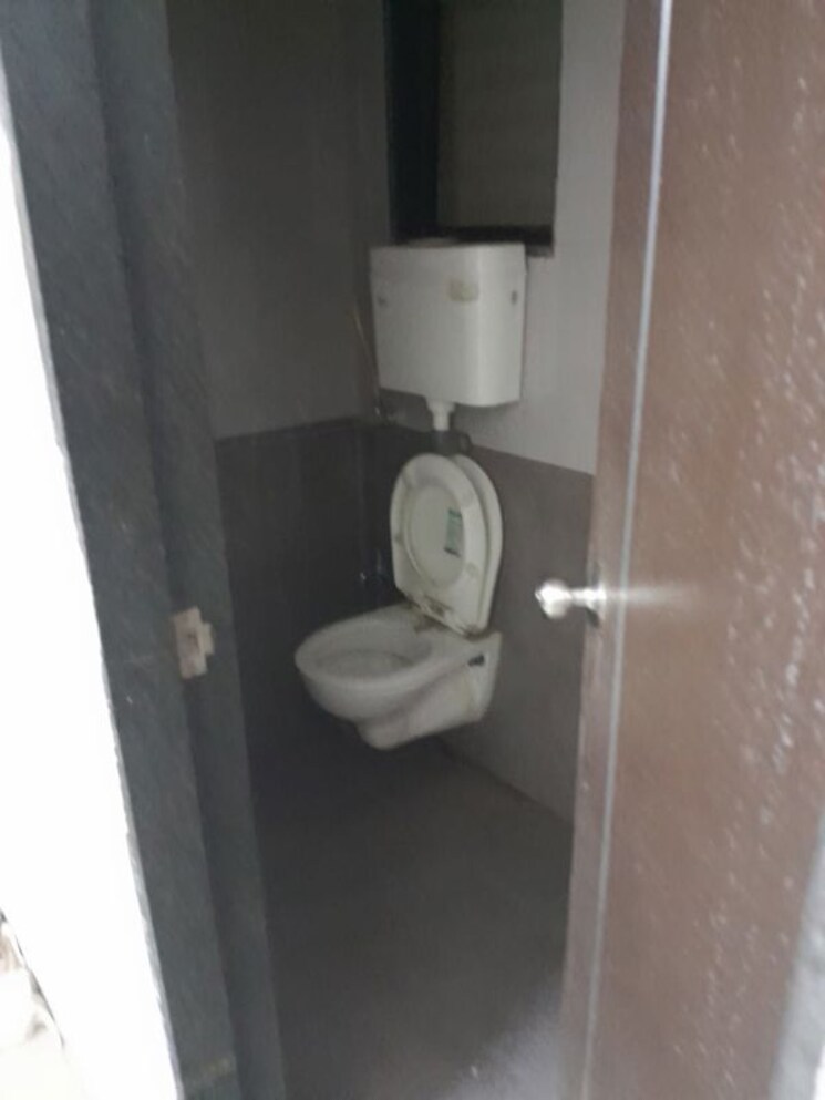 Bathroom, tulsi-building 2 Bedroom 590 Sq.Ft. Apartment In Borivali East Mumbai 9742391