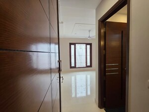 Room in 3 BHK Builder Floor at Defence Colony – for Sale