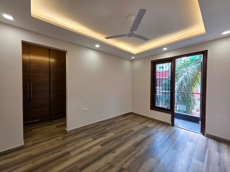 Room, defence colony 3 Bedroom 217 Sq.Yd. Builder Floor In Defence Colony Delhi 9742415