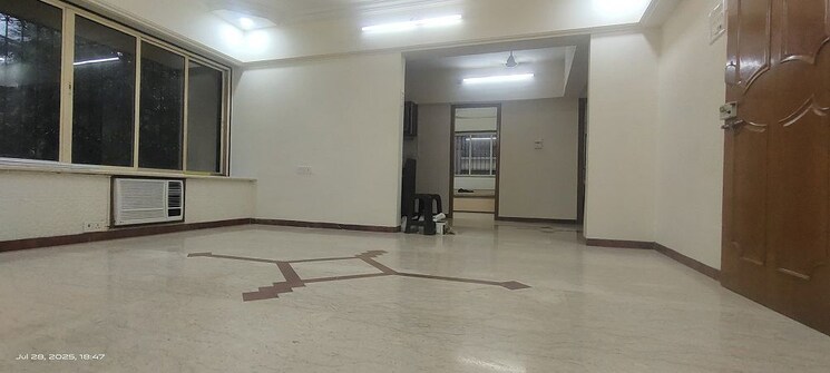 Room, khar west 3 Bedroom 1100 Sq.Ft. Apartment In Khar West Mumbai 9742422