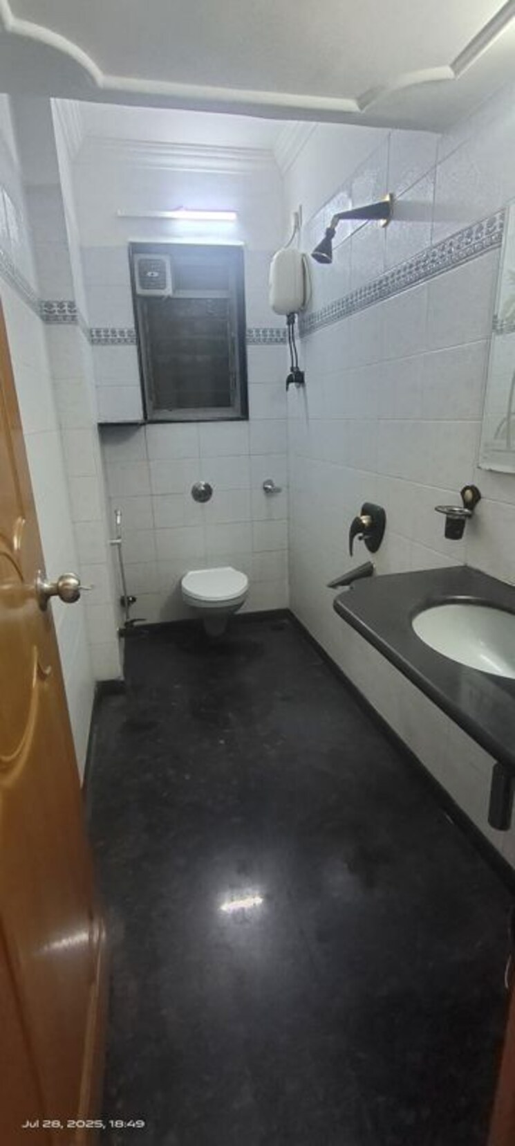 Bathroom, khar west 3 Bedroom 1100 Sq.Ft. Apartment In Khar West Mumbai 9742422
