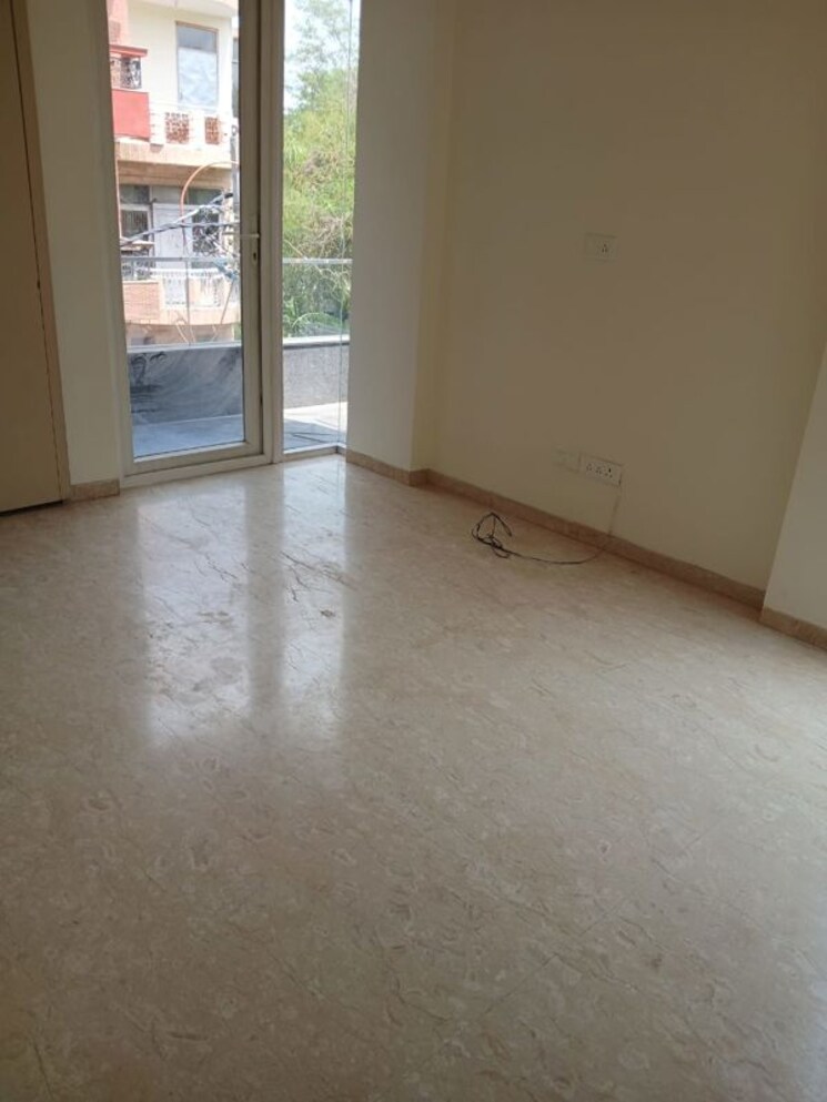 Room, greater kailash i 3 Bedroom 2100 Sq.Ft. Apartment In Greater Kailash I Delhi 9742429