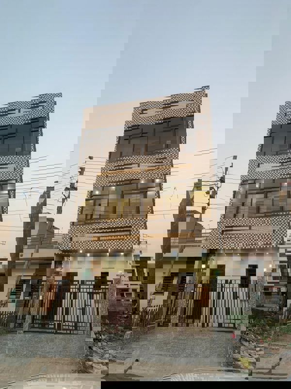 6+ BHK + Servant Room,Extra Room Independent House For Sale in Sector 77