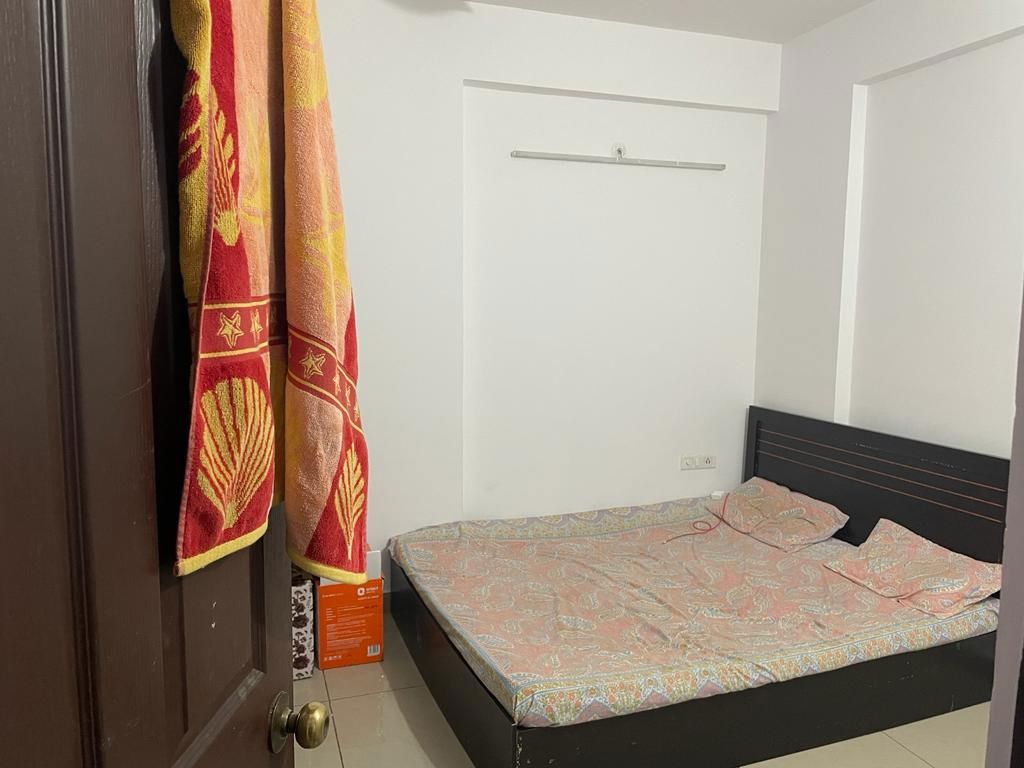 3.5 BHK + Servant Room Apartment For Rent in Gulmohur Garden