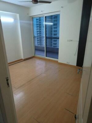 Room in 3.5 BHK Apartment at Omaxe The Nile, Sector 49 – for Sale