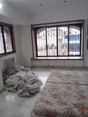 Room in 4 BHK Apartment at Joanna Villa, Bandra West – for Rent