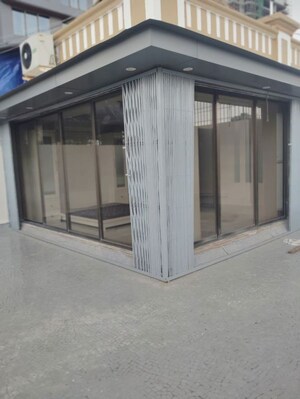 Room in 4 BHK Apartment at Joanna Villa, Bandra West – for Rent