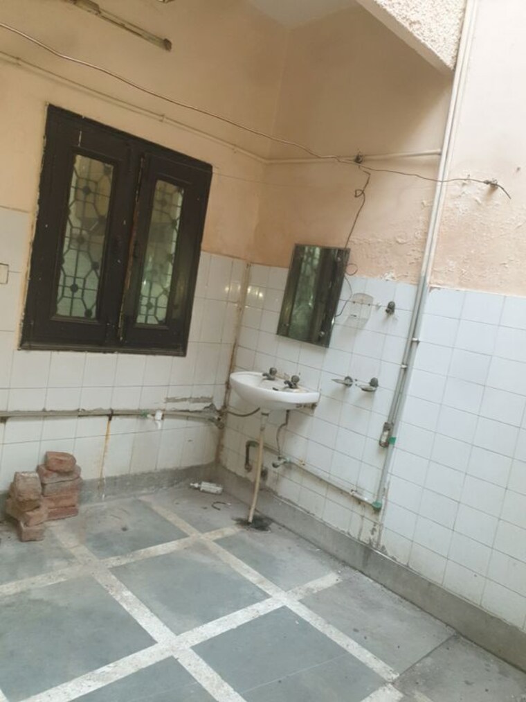 Bathroom, sector 16 a 1 RK 450 Sq.Ft. Independent House In Sector 16 A Faridabad 9742611
