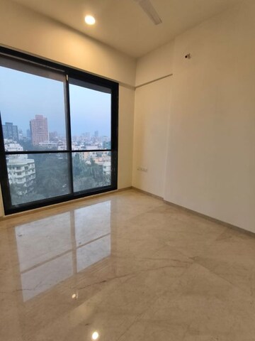 Room in 2.5 BHK Apartment at KL Astoria, Bandra West – for Rent