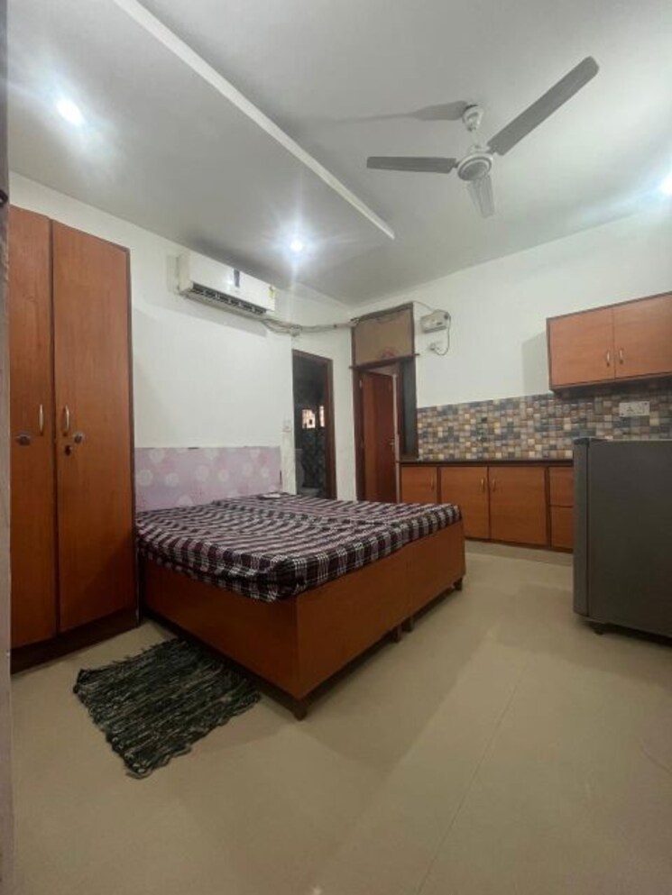 Bedroom, dlf-city-phase-iv 1 RK 400 Sq.Ft. Builder Floor In Dlf Phase iv Gurgaon 9742629