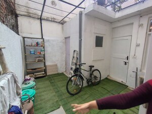 Parking in 3 BHK Builder Floor at Bharat Residency Gurgaon, Sector 15 – for Rent