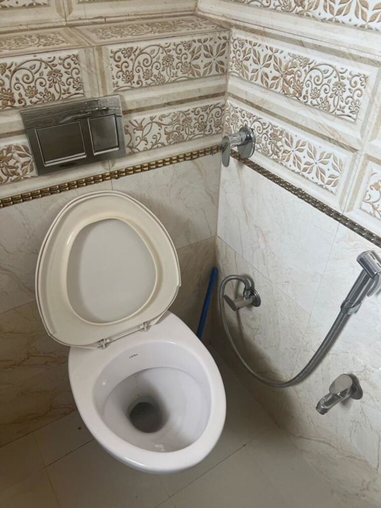 Bathroom, hewo-apartment 2 Bedroom 1200 Sq.Ft. Apartment In Sector 15 Gurgaon 9742660