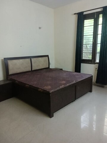 Room in 2 BHK Builder Floor at Unitech South City II, Sector 50 – for Rent