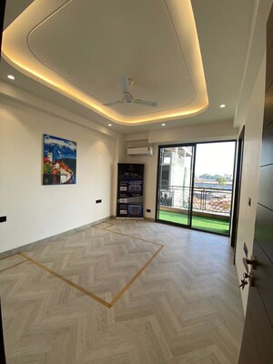 Bedroom in 6 BHK Villa at DLF The Icon, Dlf Phase V – for Sale