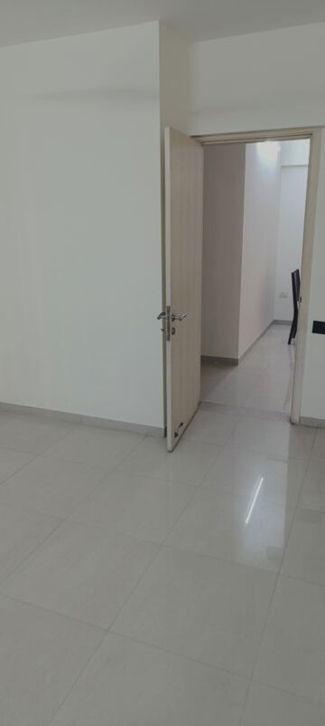 Room in 2 BHK Apartment at Kool Homes Solitaire I, Kondhwa – for Sale