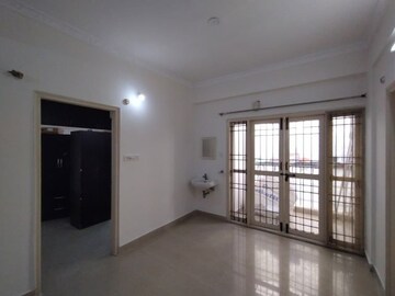 Room in 2 BHK Apartment at Prime Lavender Apartment, Marathahalli – for Rent