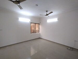 Room in 2 BHK Apartment at Prime Lavender Apartment, Marathahalli – for Rent