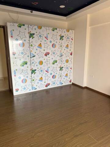 Room in 3.5 BHK Apartment at Raheja Vistas Premiere, Mohammadwadi – for Rent