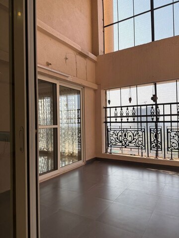 Room in 3.5 BHK Apartment at Raheja Vistas Premiere, Mohammadwadi – for Rent