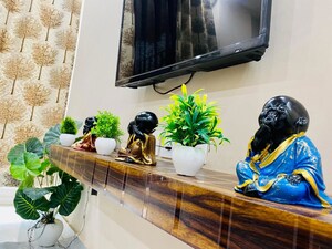 Furnished Amenities in 1 BHK Builder Floor at Ansal Sushant Lok I, Sector 43 – for Rent