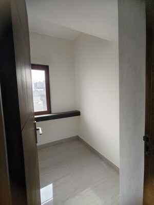 Room in 2 BHK Apartment at Vasant Kunj – for Rent