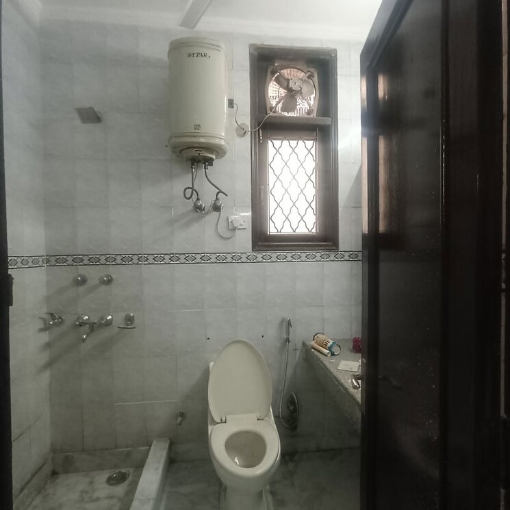 Bathroom, nehru enclave 3.5 Bedroom 1800 Sq.Ft. Builder Floor In Nehru Enclave Delhi 9742747