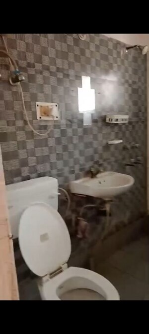 Bathroom in 2.5 BHK Apartment at Arun Vihar, Sector 29 – for Rent