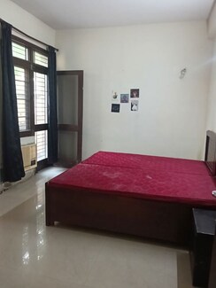 2 BHK + Pooja Room Builder Floor For Rent in Unitech South City II