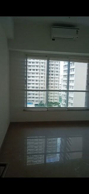 Master Bedroom in 3.5 BHK Apartment at Kalpataru Radiance, Goregaon West – for Rent