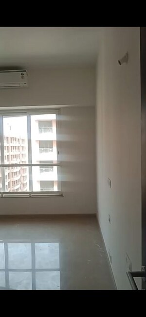 Bedroom in 3.5 BHK Apartment at Kalpataru Radiance, Goregaon West – for Rent