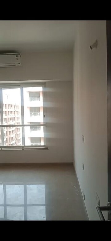 Bedroom in 3.5 BHK Apartment at Kalpataru Radiance, Goregaon West – for Rent
