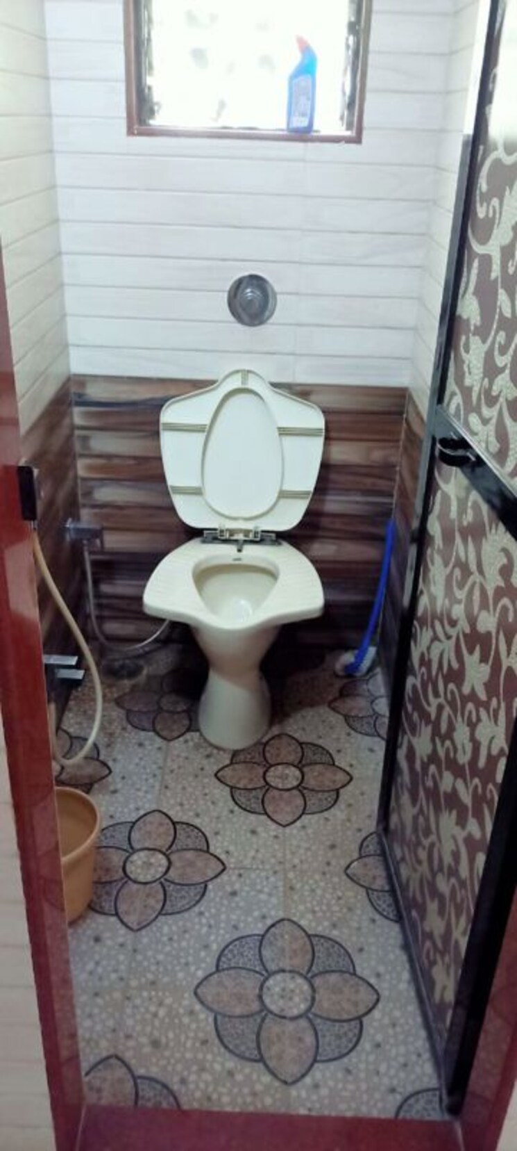 Bathroom, suyash-shopping-centre 1.5 Bedroom 750 Sq.Ft. Apartment In Goregaon East Mumbai 9742806