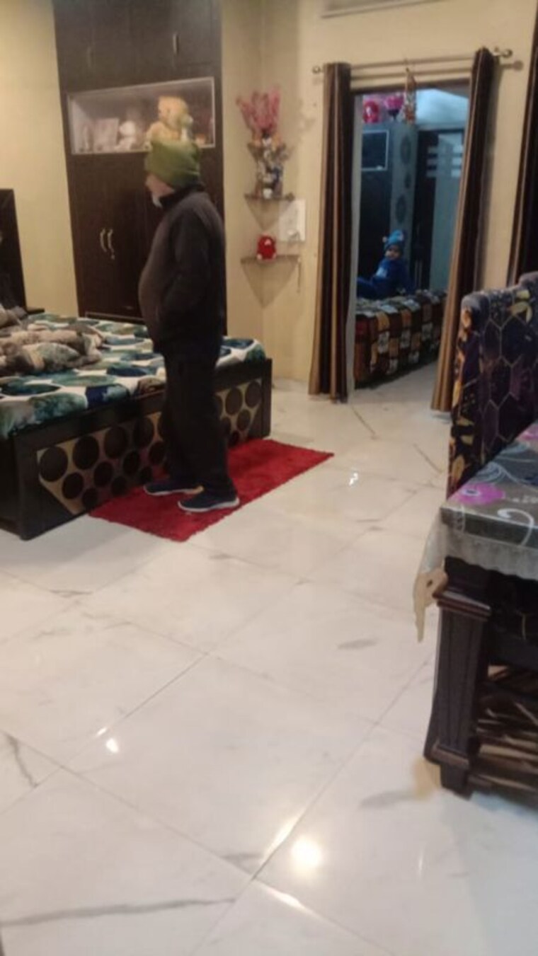 Room, chiranjiv vihar 6 Bedroom 108 Sq.Yd. Independent House In Chiranjiv Vihar Ghaziabad 9738613