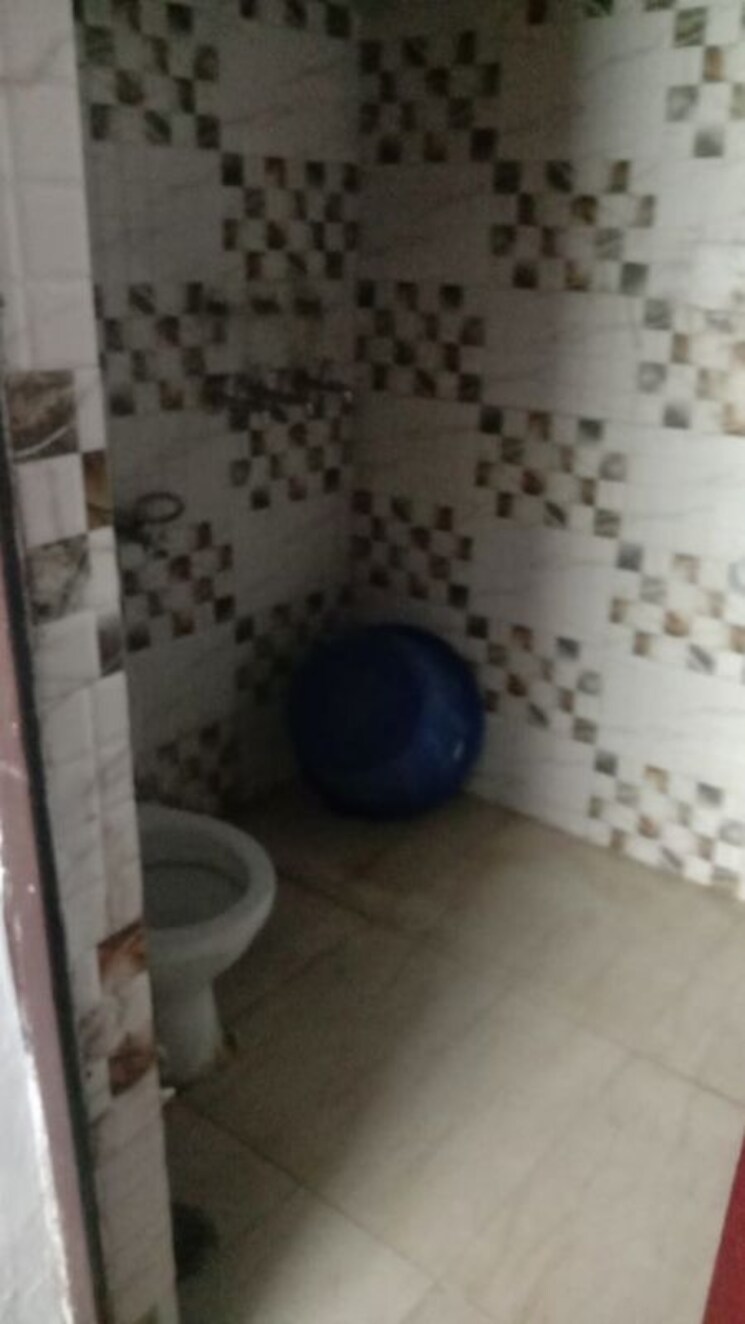 Bathroom, chiranjiv vihar 6 Bedroom 108 Sq.Yd. Independent House In Chiranjiv Vihar Ghaziabad 9738613