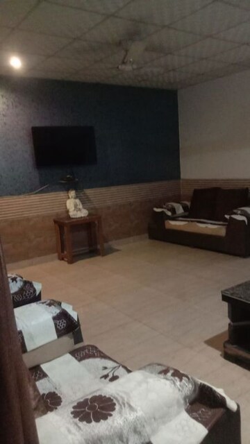 Room in 6 BHK Independent House at Chiranjiv Vihar – for Sale