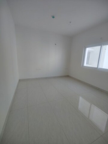 Room in 4 BHK Apartment at Prestige Beverly Hills, Kokapet – for Sale