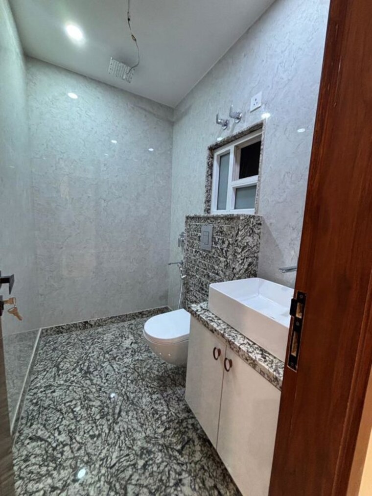 Bathroom, hauz khas 3 Bedroom 1600 Sq.Ft. Builder Floor In Hauz Khas Delhi 9742839