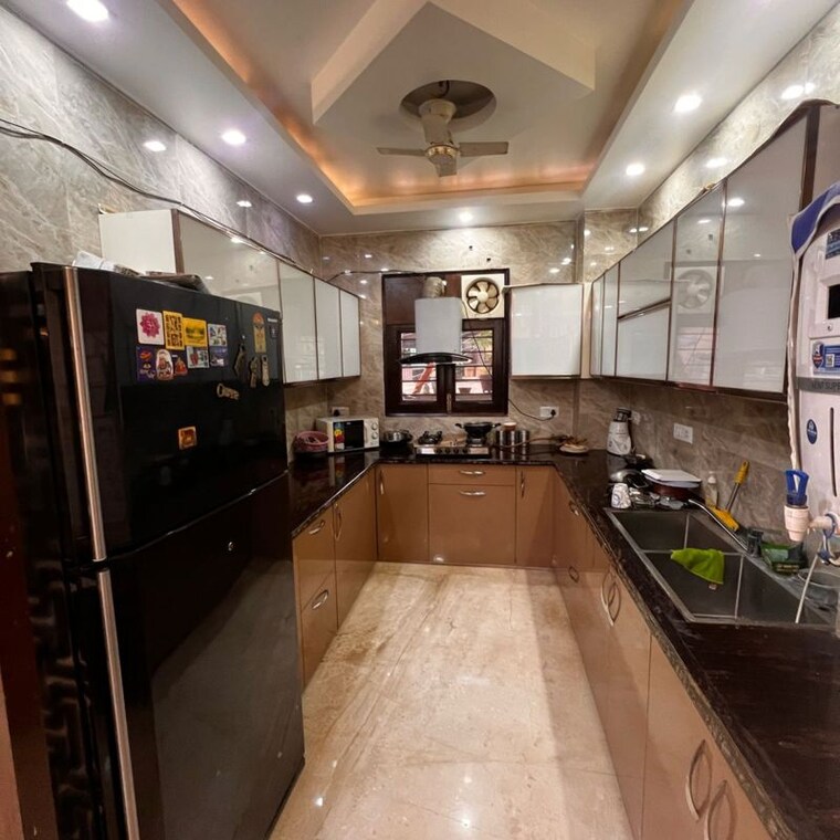 Kitchen, pitampura 6+ Bedroom 100 Sq.Yd. Builder Floor In Pitampura Delhi 9742846
