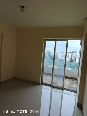 Room in 2 BHK Apartment at Karan Suncoast, Bavdhan – for Rent