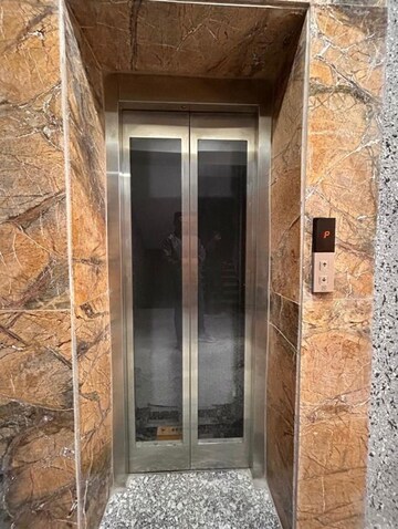 Lift in 3 BHK Builder Floor at Chattarpur – for Sale