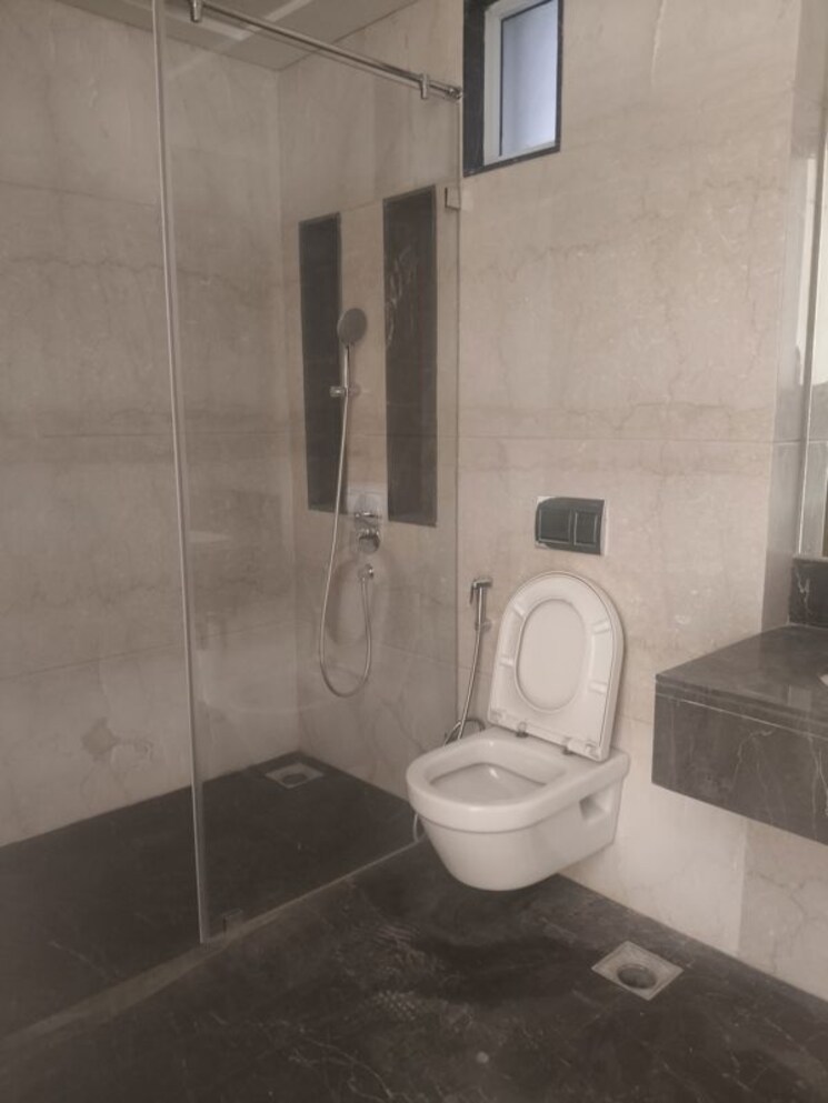 Bathroom, lokhandwala-infrastructure-minerva 3 Bedroom 1214 Sq.Ft. Apartment In Mahalaxmi Mumbai 9742921