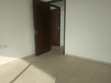 Room in 3 BHK Apartment at Lokhandwala Infrastructure Minerva, Mahalaxmi – for Rent