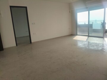 Room in 3 BHK Apartment at Lokhandwala Infrastructure Minerva, Mahalaxmi – for Rent