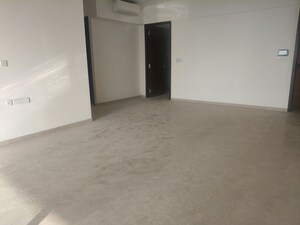 Room in 3 BHK Apartment at Lokhandwala Infrastructure Minerva, Mahalaxmi – for Rent