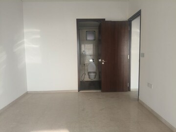 Room in 3 BHK Apartment at Lokhandwala Infrastructure Minerva, Mahalaxmi – for Rent