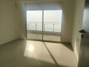 Room in 3 BHK Apartment at Lokhandwala Infrastructure Minerva, Mahalaxmi – for Rent