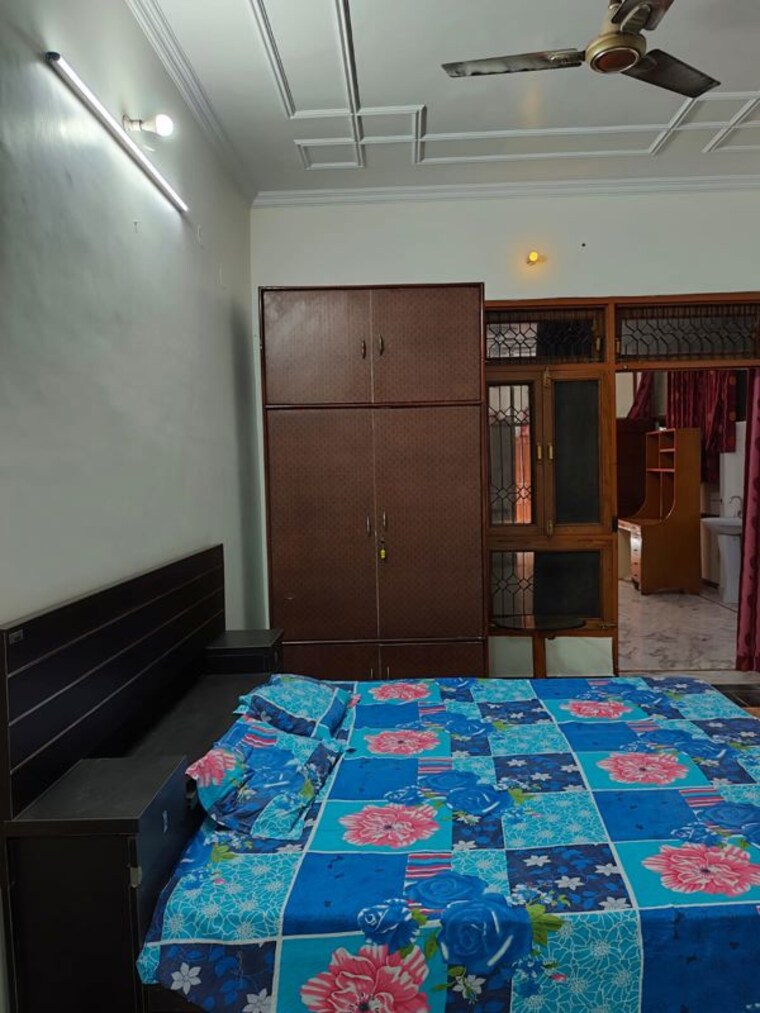 Room, gomti nagar Pg For Boys & Girls In Gomti Nagar 9742957