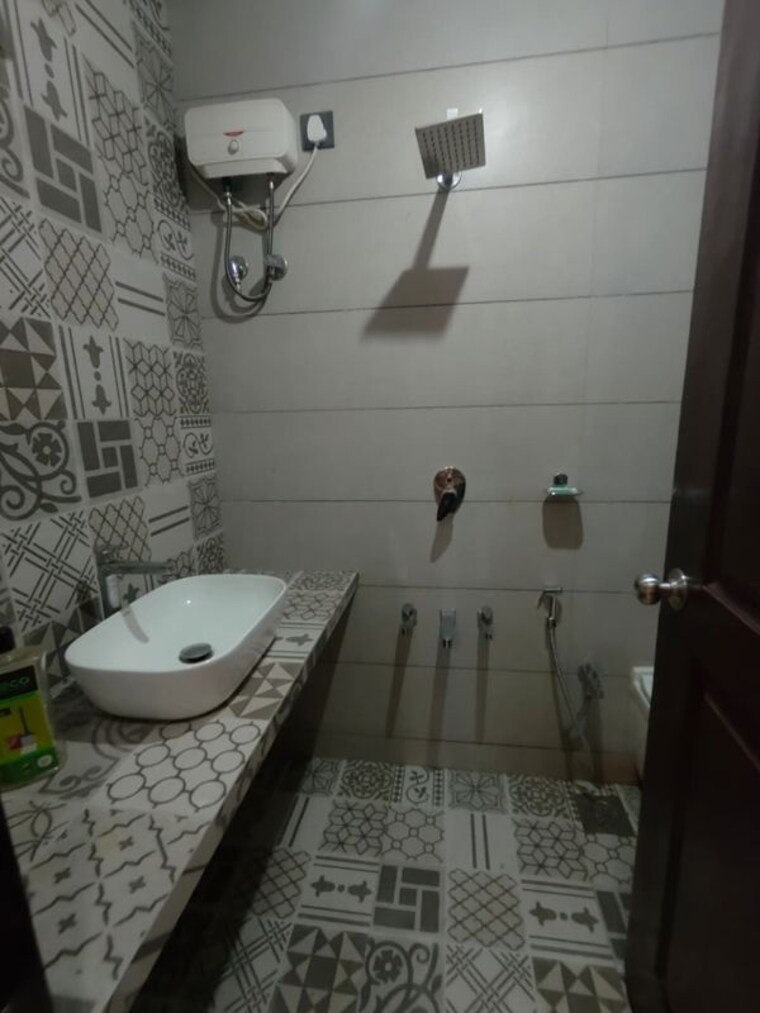 Bathroom, raunak-unnathi-gardens 2 Bedroom 760 Sq.Ft. Apartment In Pokhran Road No One Thane 9742978