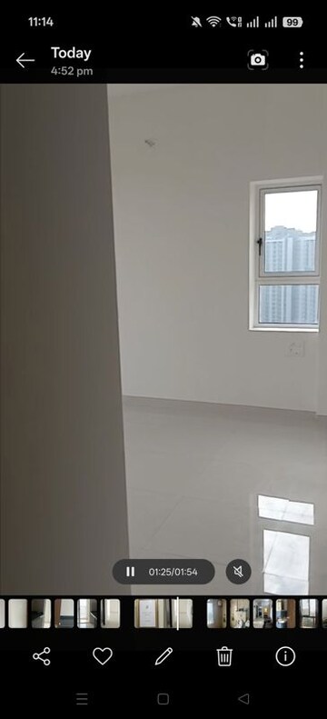 Room in 2 BHK Apartment at Lodha Amara, Kolshet Road – for Rent